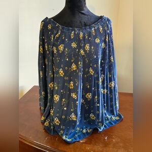 🆕️Max Edition Size M Blue With Yellow Flowers Pleated Blouse Retails @ $98